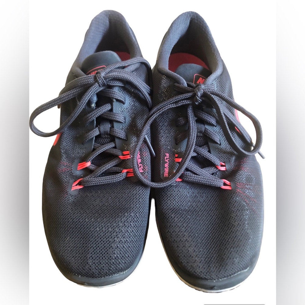 Women’s Nike Sneakers Size 6.5W - Picture 2 of 5